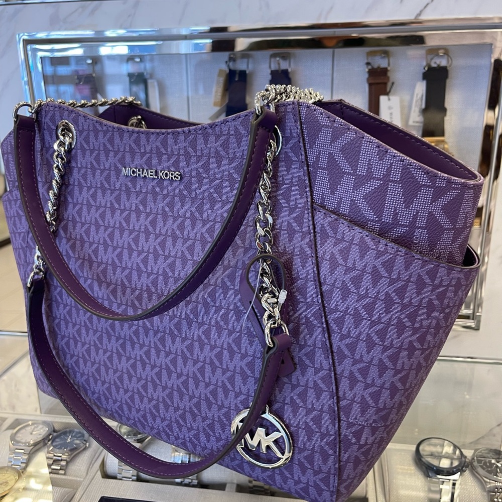MICHAEL KORS
Jet Set Travel Lg Signature Chain Shoulder Tote Bag
Dark Purple - Picture 1 of 16